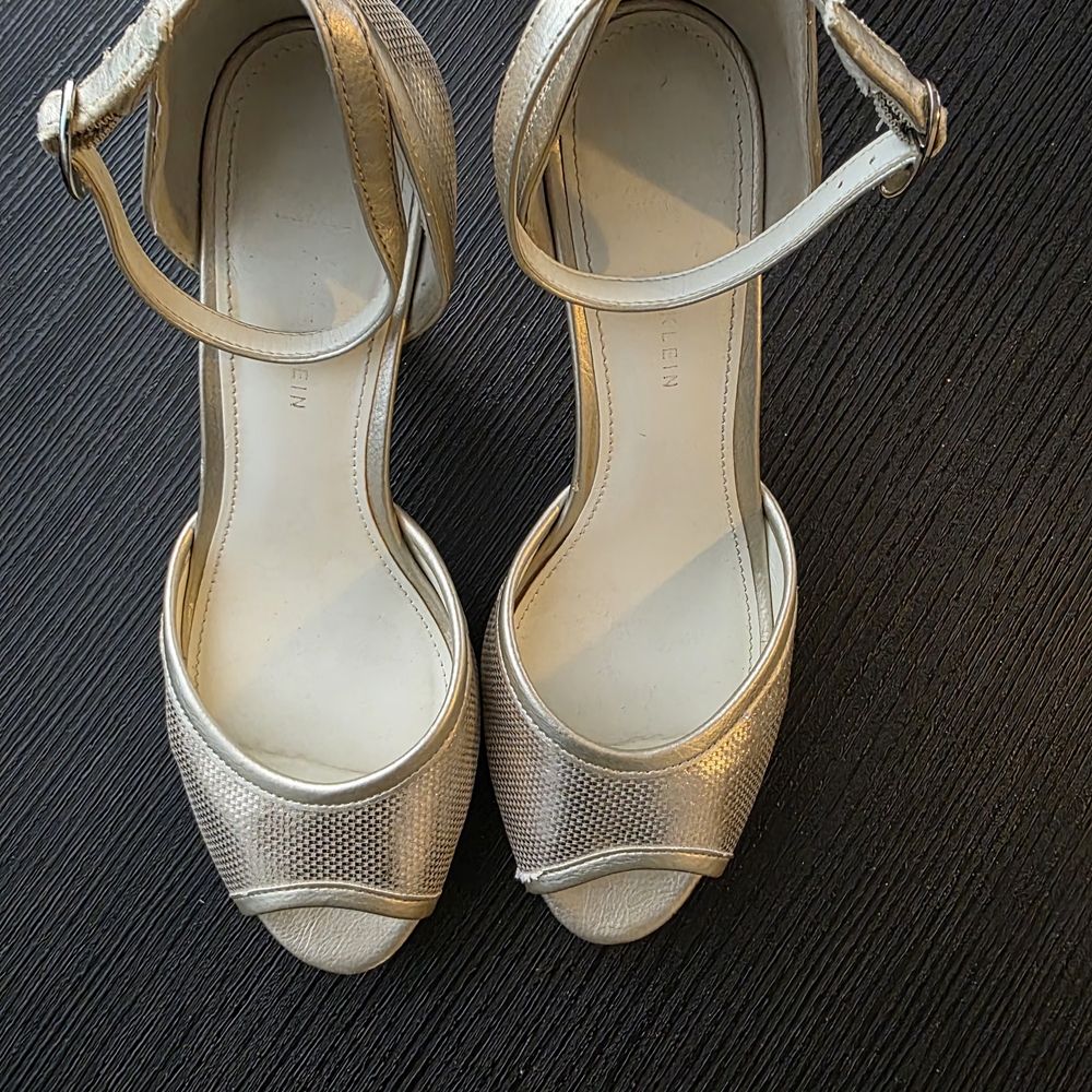 Anne Klein Women's Gold Peep-Toe Heels